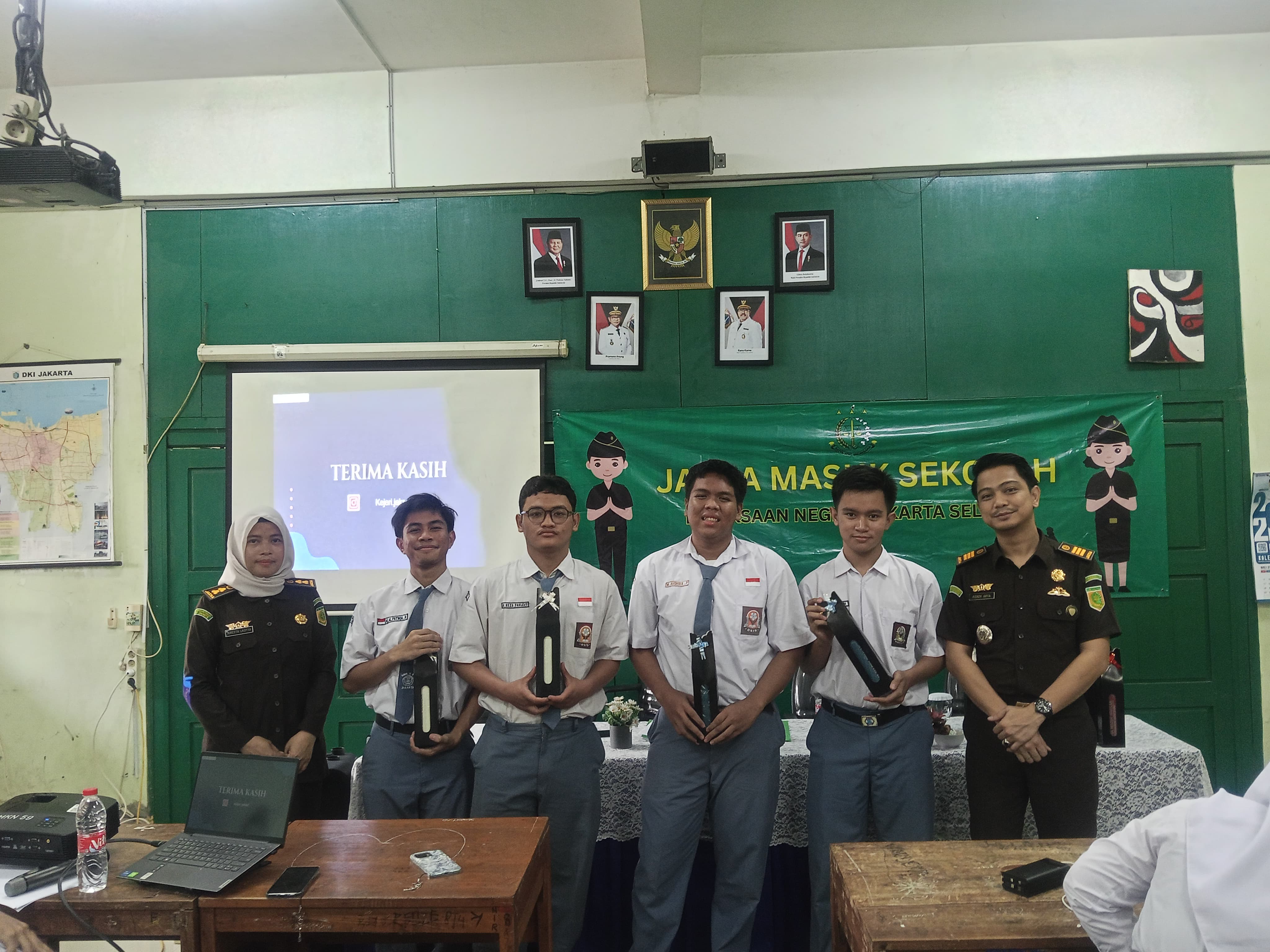 Gedung Sekolah SMA NEGERI 4 BLITAR